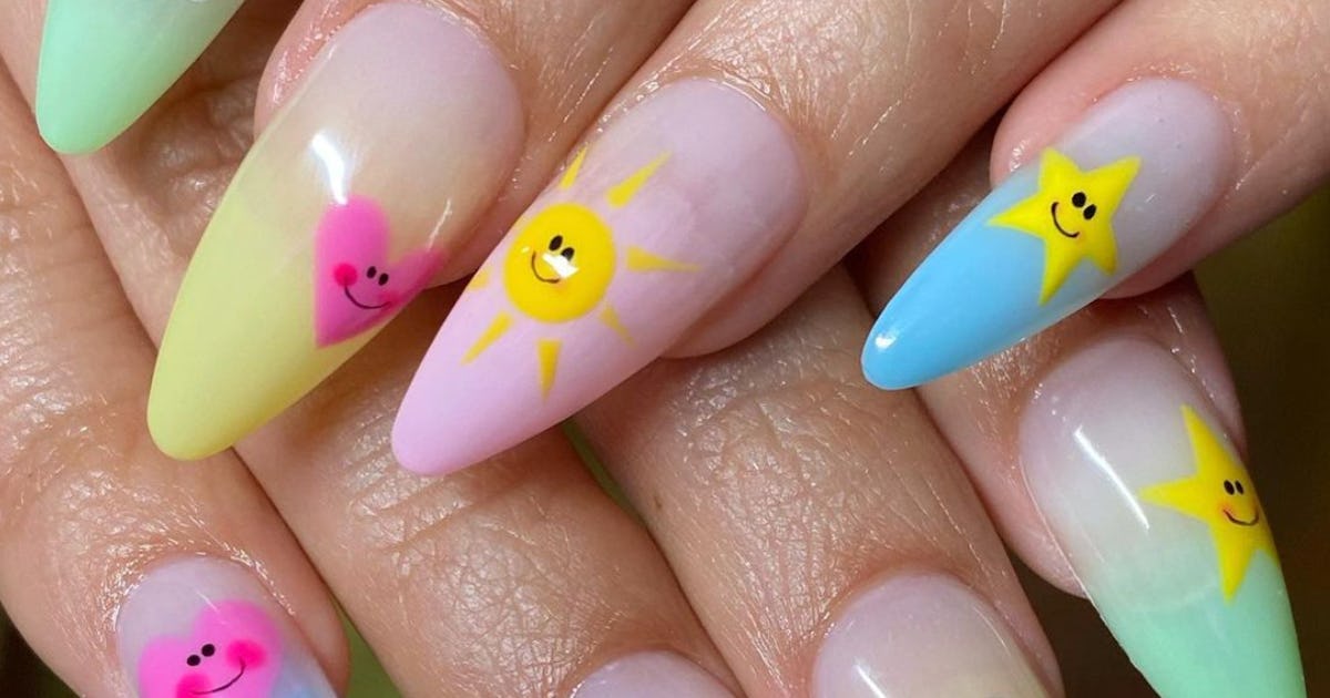 Daisy Nails Are Here To Turn Your Instagram Explore Page Into A Garden Daisy Nails Are Here To Turn Your Instagram Explore Page Into A Garden