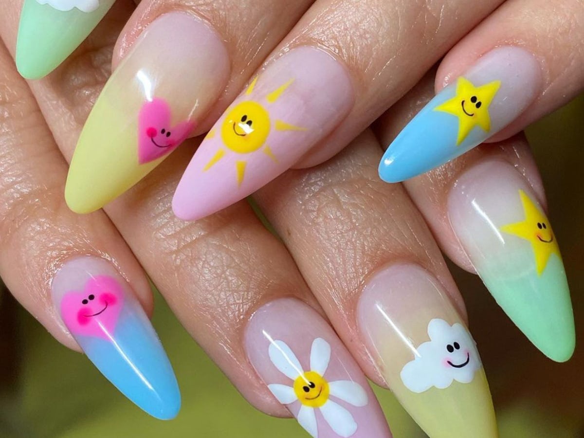 Daisy Shaped Nails Are Taking Over