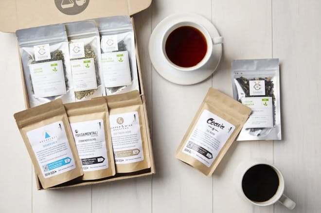 This coffee & tea gift set from The Bean Box includes 4 varieties of coffee and 4 varieties of tea a...