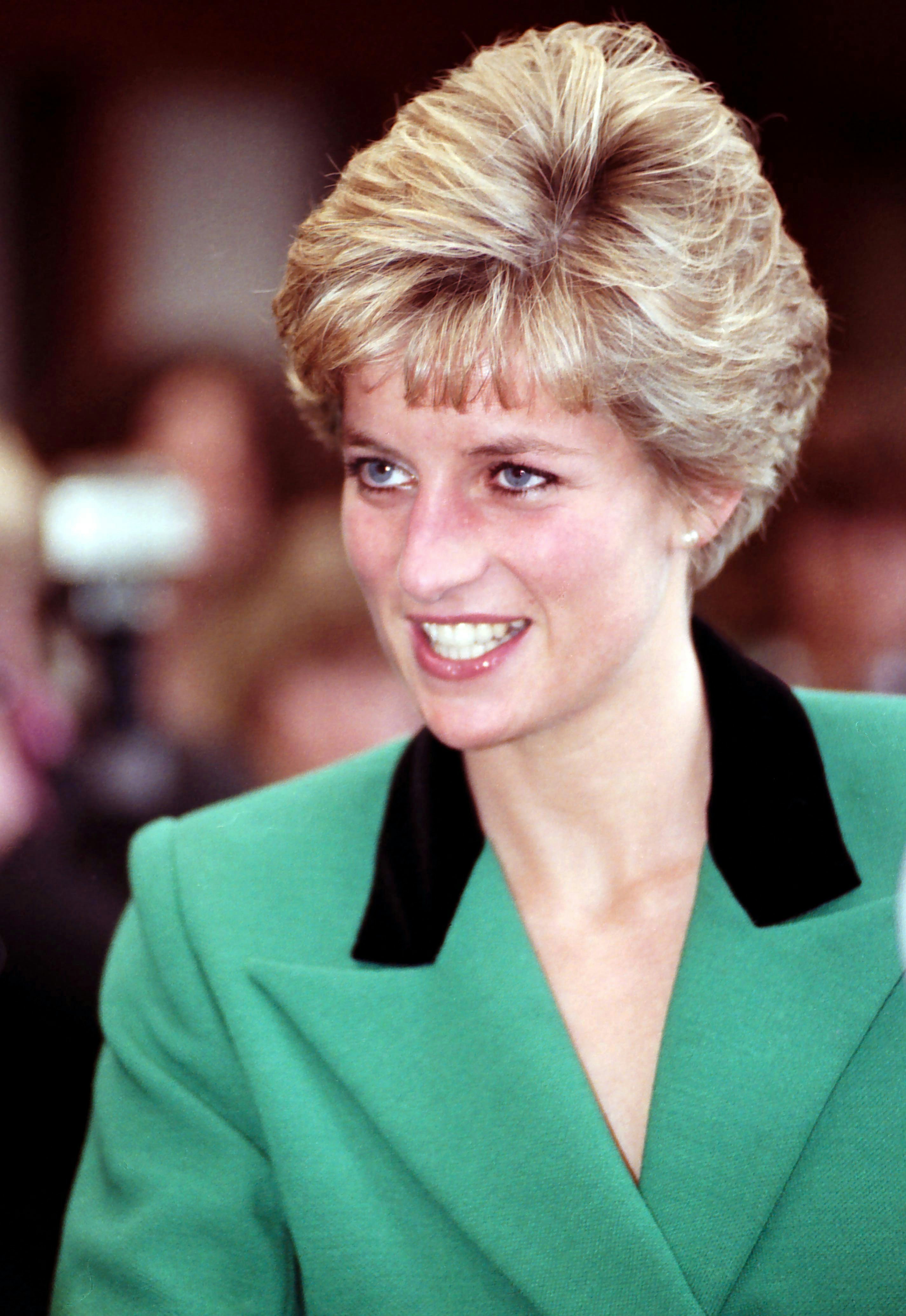 14 Iconic Princess Diana Hairstyles  Princess Diana Hair Haircut Tiara