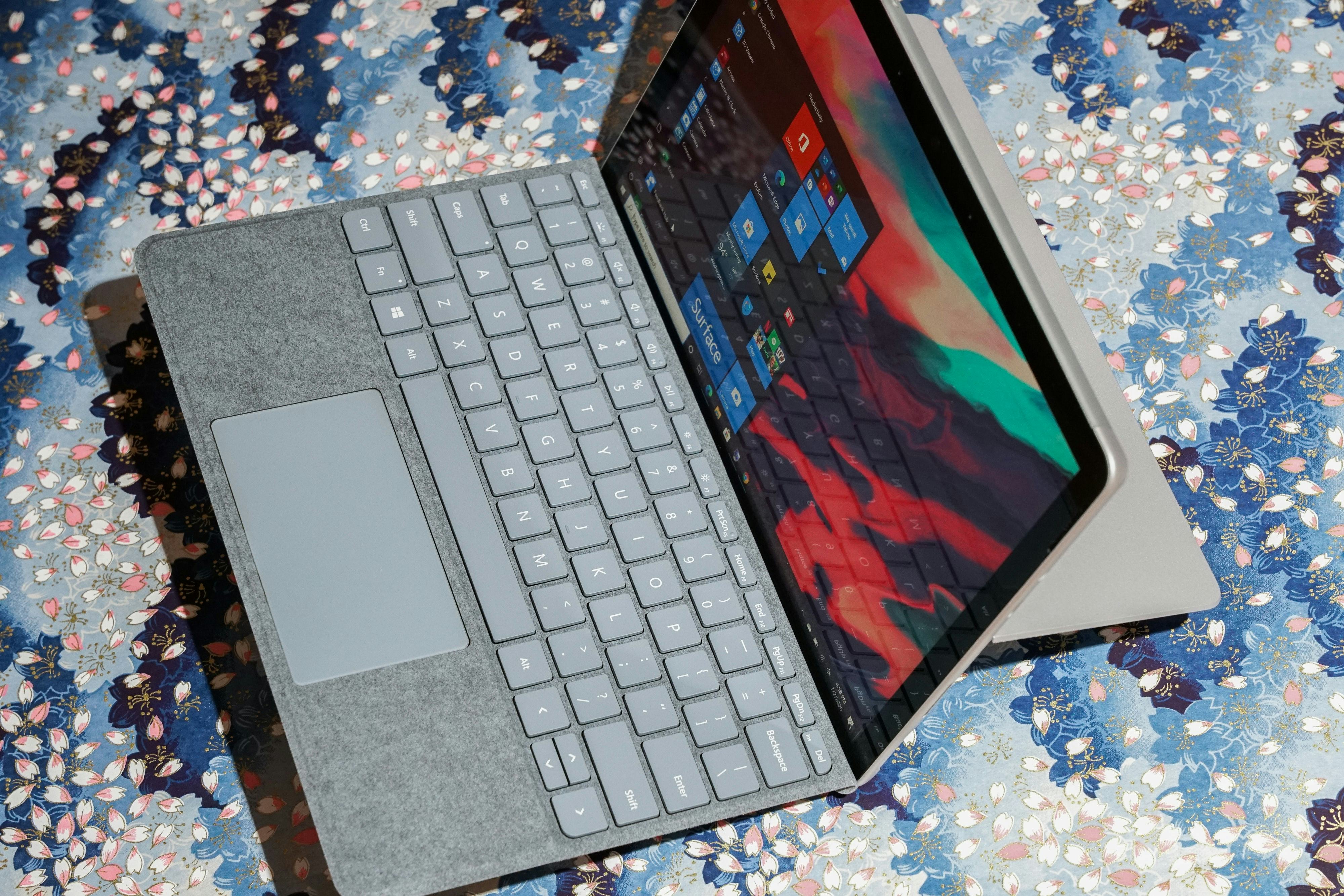 Microsoft Surface Laptop Go 12.4-in - Intel Core i5 - 8GB - 128GB SSD - Ice Blue