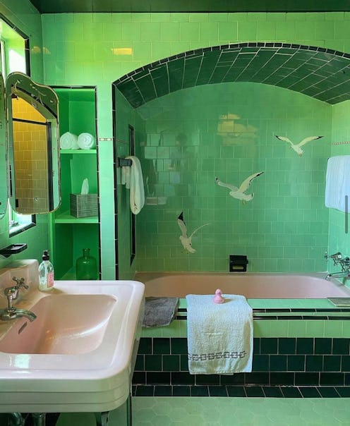 Green bathtub
