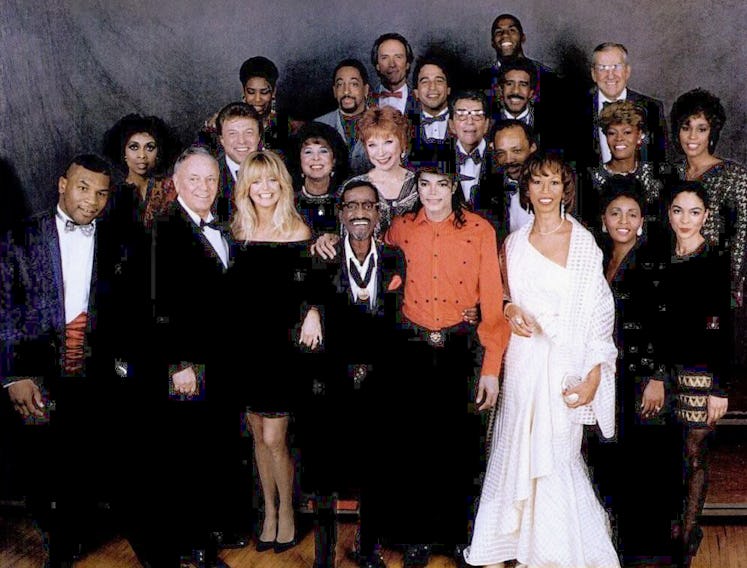 Dionne Warwick along with other celebrities posing for a photo at an event for Sammy Davis Jr. 