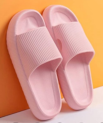 These rosyclo slides are some of the best slippers for sweaty feet.