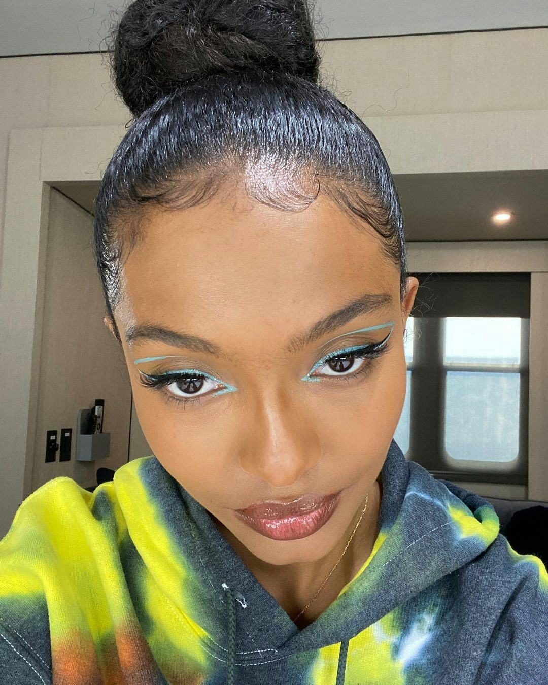Yara Shahidi wearing graphic eyeliner.