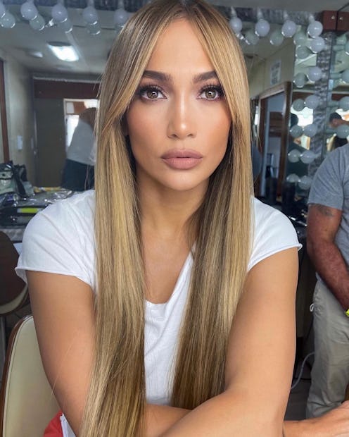 Jennifer Lopez has a new set of super chic blunt curtain bangs, courtesy of celeb hairstylist Chris ...