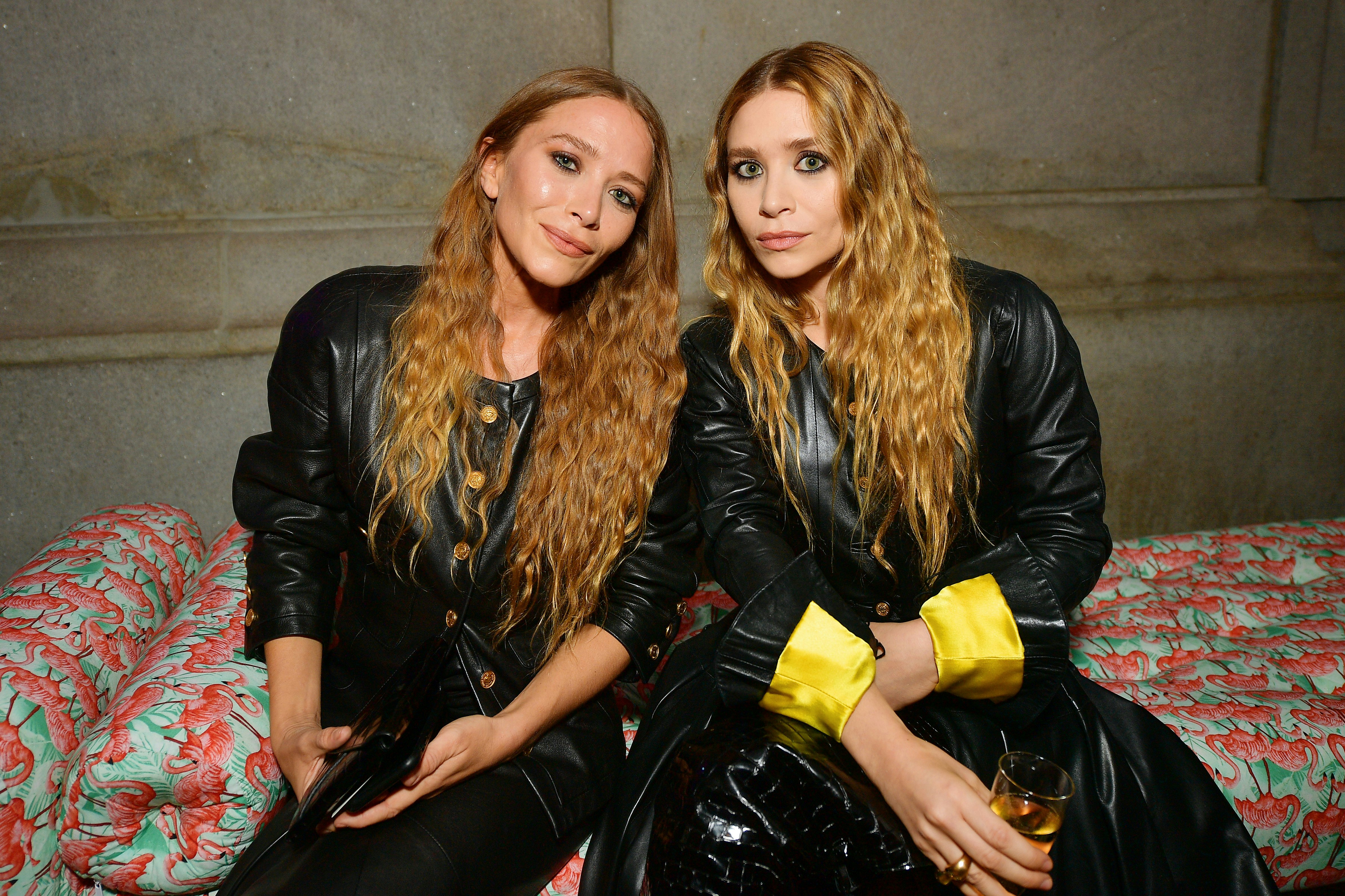 Mary-Kate & Ashley Olsen's Most Iconic Outfits Confirm The Twins