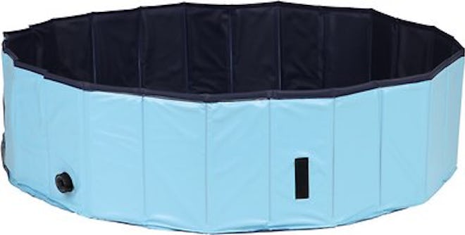 The Trixie Portable Splash Pool is one of the best kiddie pools for dogs. 