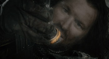 Isildur holding the One Ring in Lord of the Rings: Fellowship of the Ring