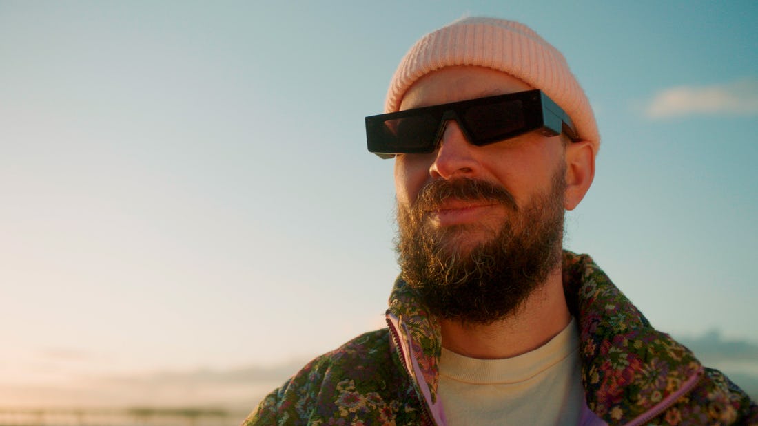 Snap today unveiled its first Spectacles glasses with built-in screens for viewing AR content.