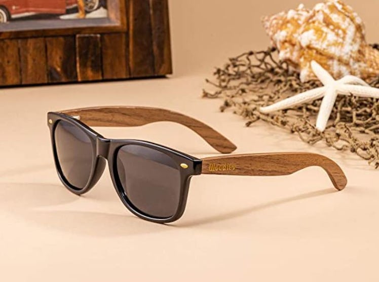 WOODIES Walnut Wood Polarized Sunglasses