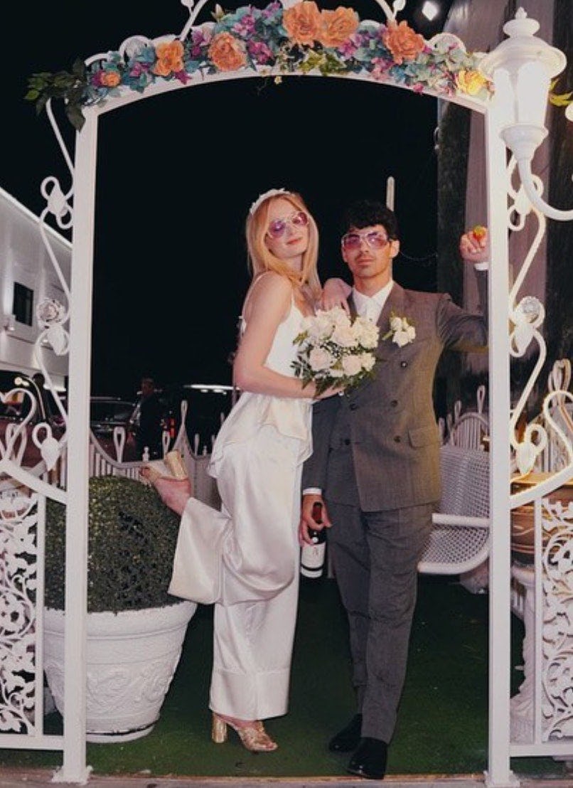 Sophie Turner marries Joe Jonas in Las Vegas.
