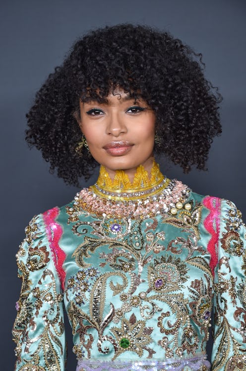 Stylists share 4 super-chic ways to rock a curly bob.