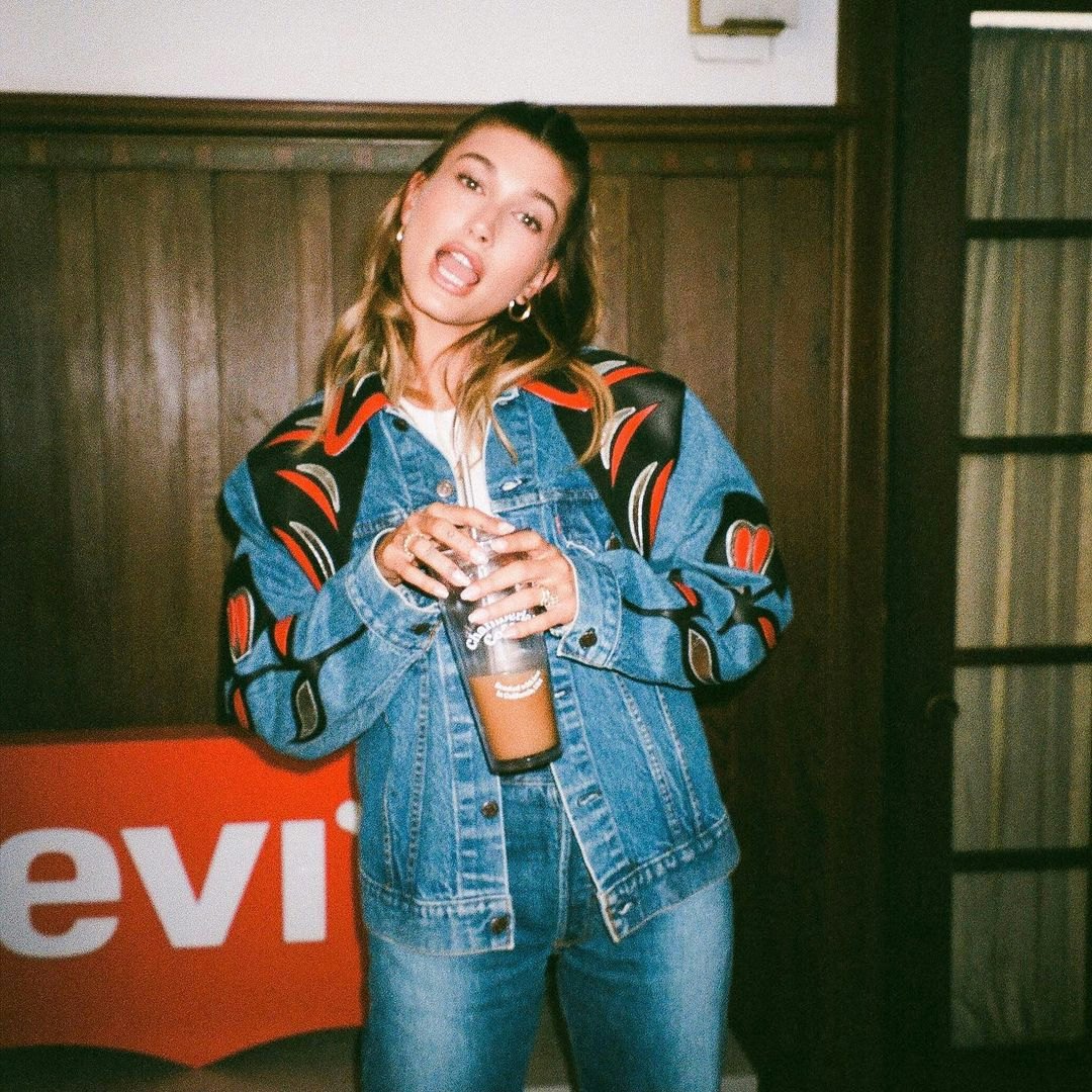 hailey bieber levis jacket