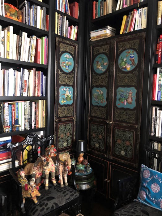 Book shelfs in the home office room of Anna Sui