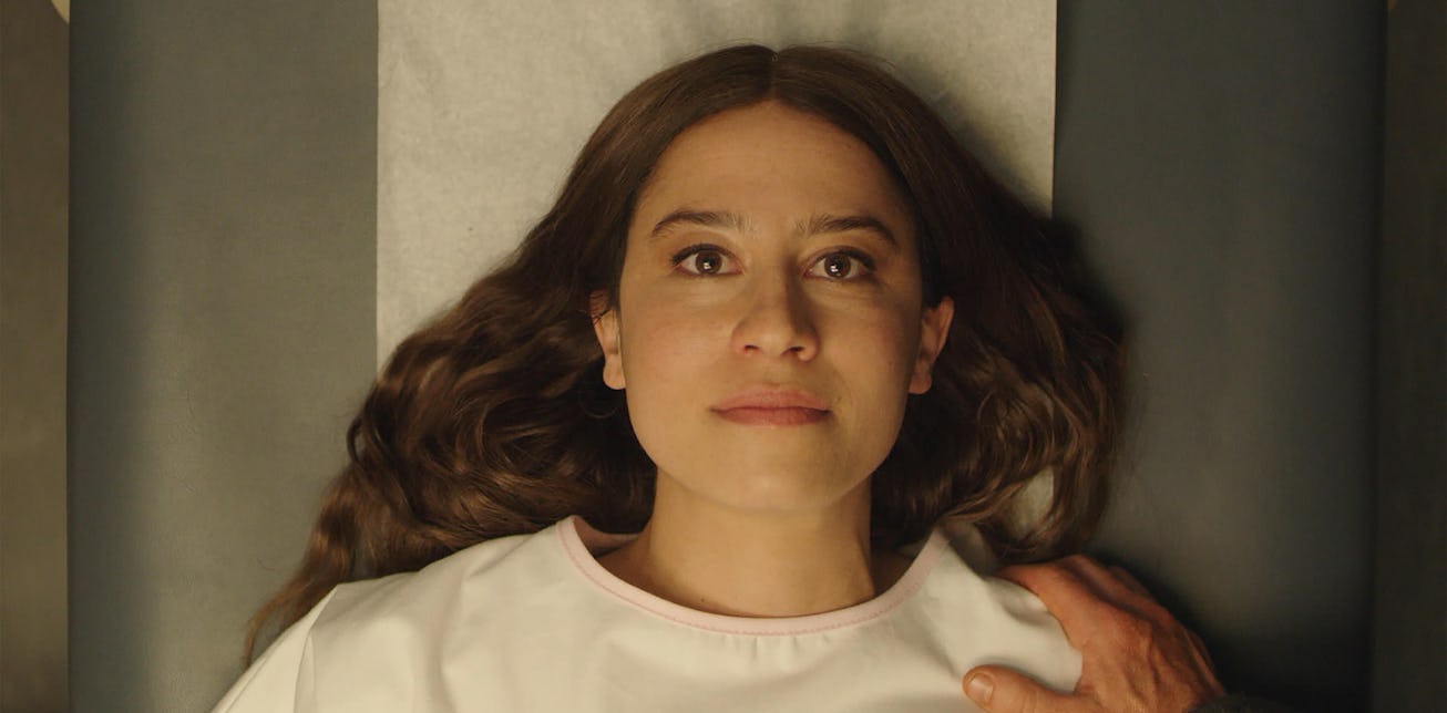 Ilana Glazer in 'False Positive,' a pregnancy thriller by A24 for Hulu.