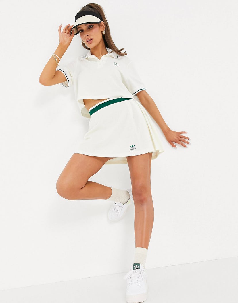 'Tennis Luxe' logo pleated skirt in off white