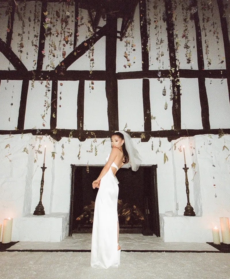 Ariana Grande s Wedding Dress From Vera Wang Was Surprisingly Simple