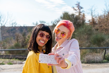 2 young friends taking a selfie on the best day in June 2021 for every zodiac sign.