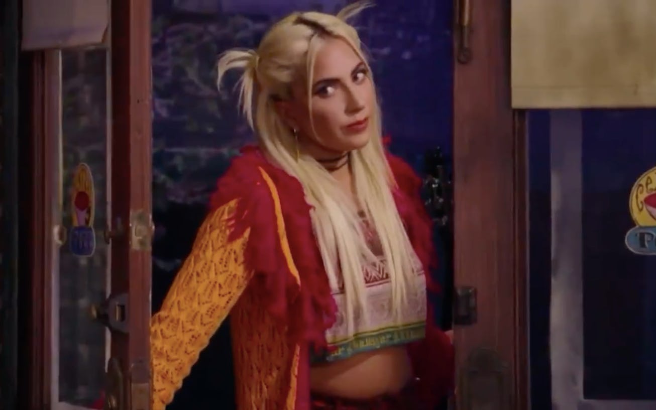 Lady Gaga joined Lisa Kudrow as Phoebe Buffay for a special rendition of "Smelly Cat" on the 'Friend...