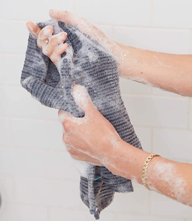 GOSHI Exfoliating Shower Towel