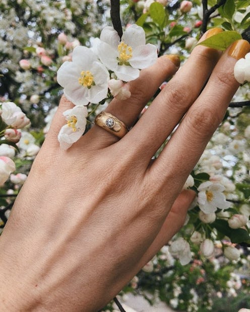 The flush set engagement rings are trending for 2021 — here are 15 styles to shop if you like the mi...