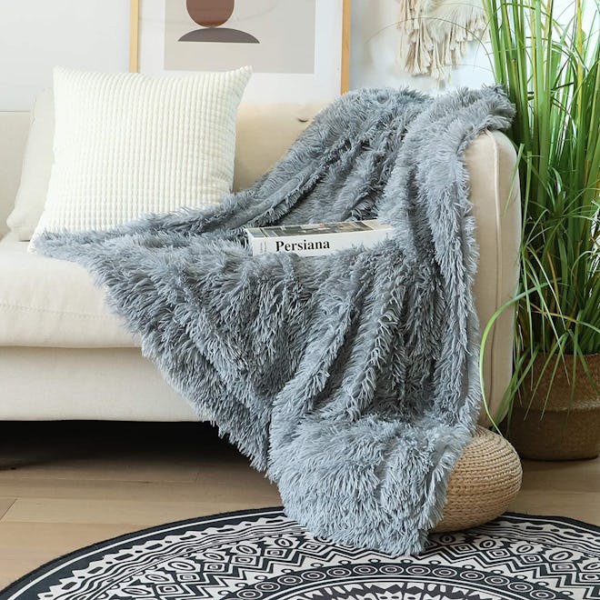 Tuddrom Faux Fur Throw Blanket (50" x 60")