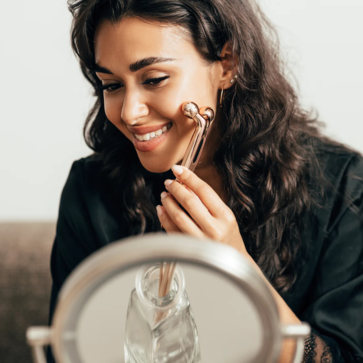 Vibrating Face Massager Benefits, Explained By Dermatologists Vibrating Face Massager Benefits, Explained By Dermatologists