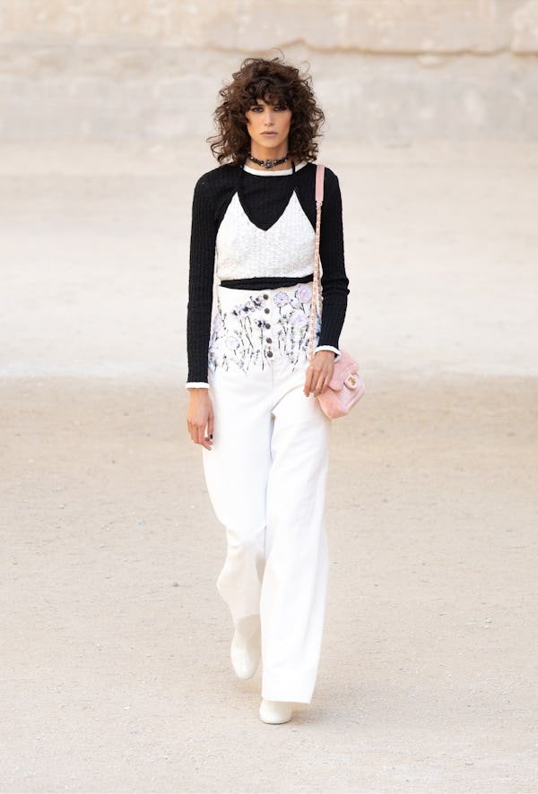 Chanel's Cruise 2021/22 Show Brought Back These 6 '90s Trends
