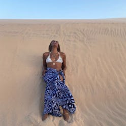 Naomi Campbell desert bikini bath routine