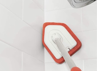 OXO Good Grips Extendable Tub & Tile Scrubber