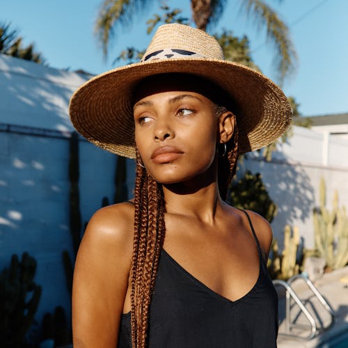 Model wears Brixton sun hat.