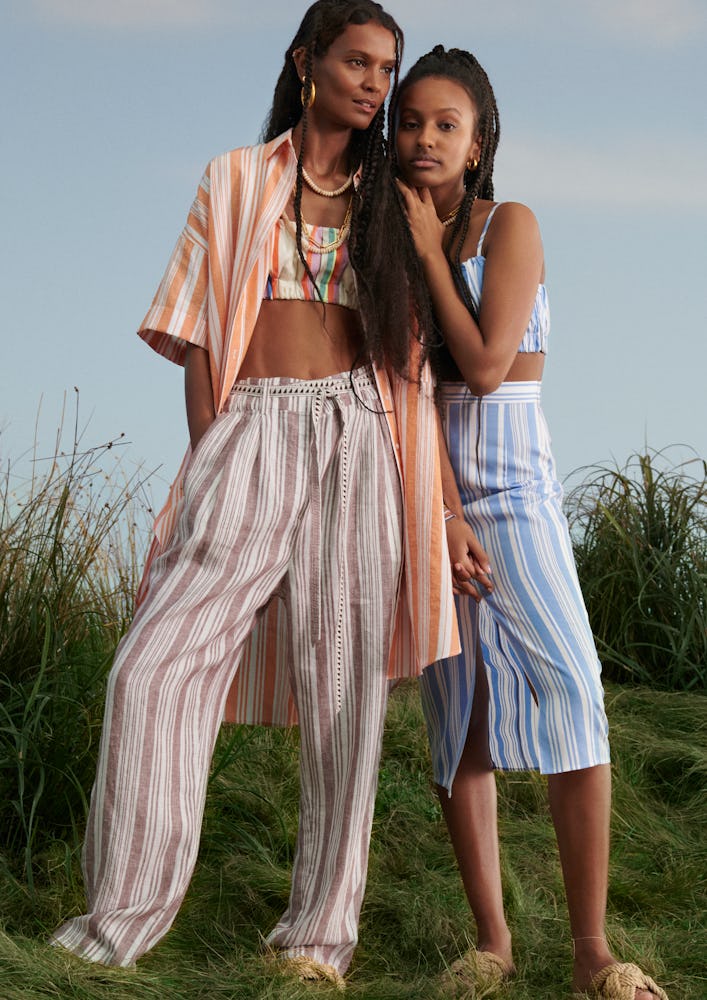 Liya Kebede and her daughter wears items from the Lemlem x H&M collaboration.