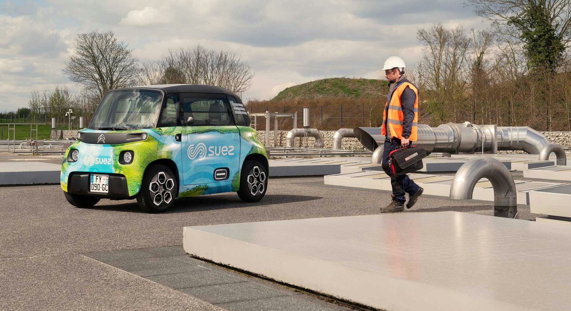Citroën has unveiled a cargo-ready version of its small AMI electric car.
