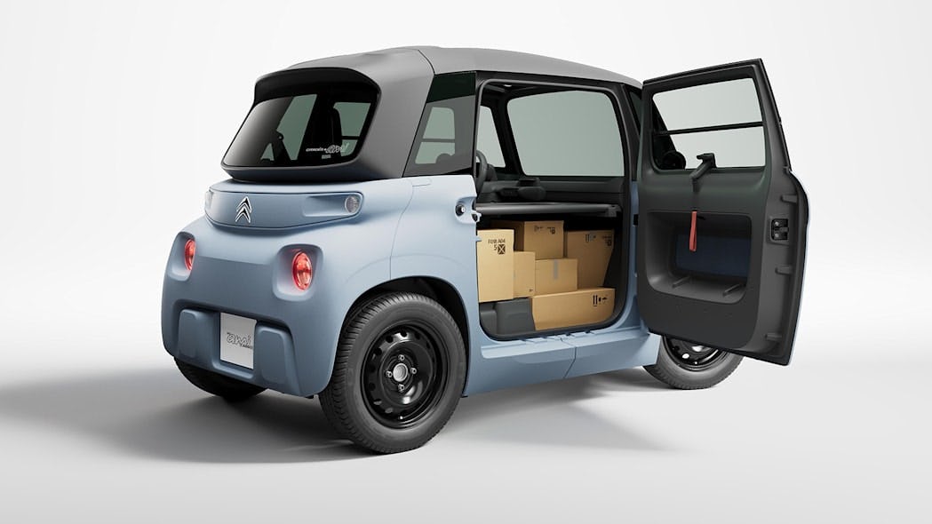 Citroën Ami for transporting cargo.