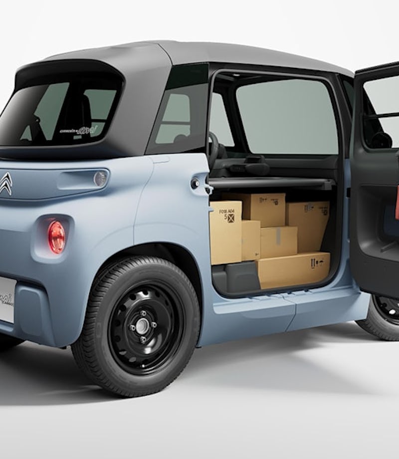 Citroën Ami for transporting cargo.