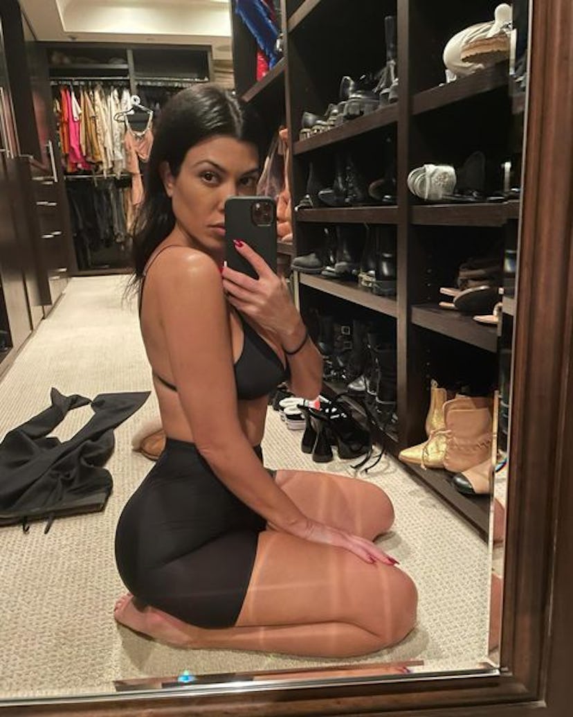Travis Barker commented on Kourtney Kardashian's sexy mirror pic, setting relationship radar off.