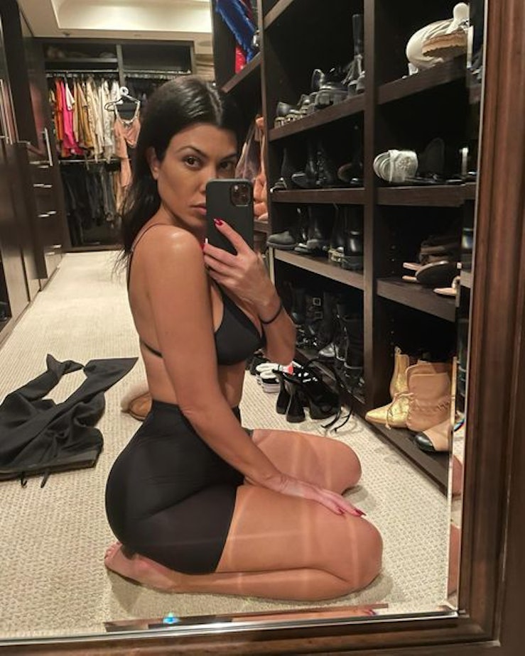 Travis Barker commented on Kourtney Kardashian's sexy mirror pic, setting relationship radar off.