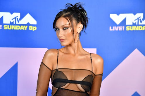 Here's how to DIY the 2000s-style zigzag hair part, the trend Bella Hadid's bringing back.