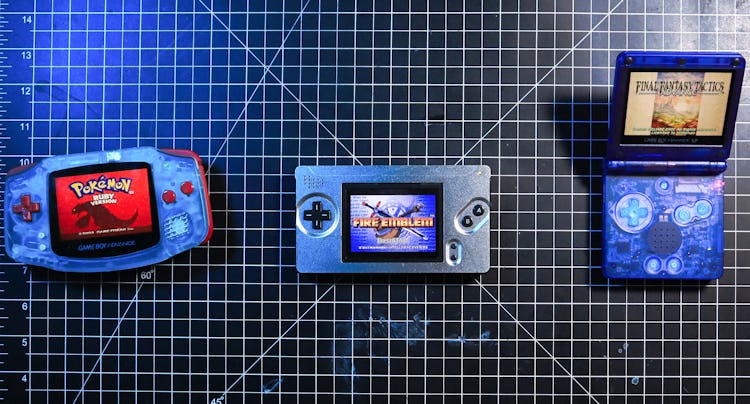 Game boy Macro review: How I hacked my Nintendo DS Lite into a Game Boy Macro