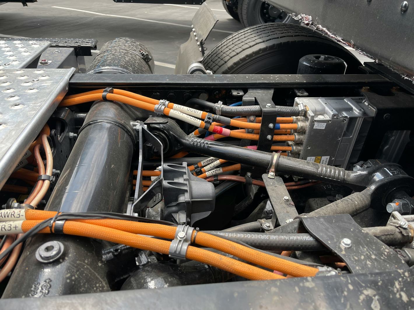 Scientists show how electric big rigs and buses will save thousands of ...