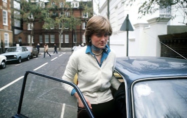 Princess Diana getting into a car