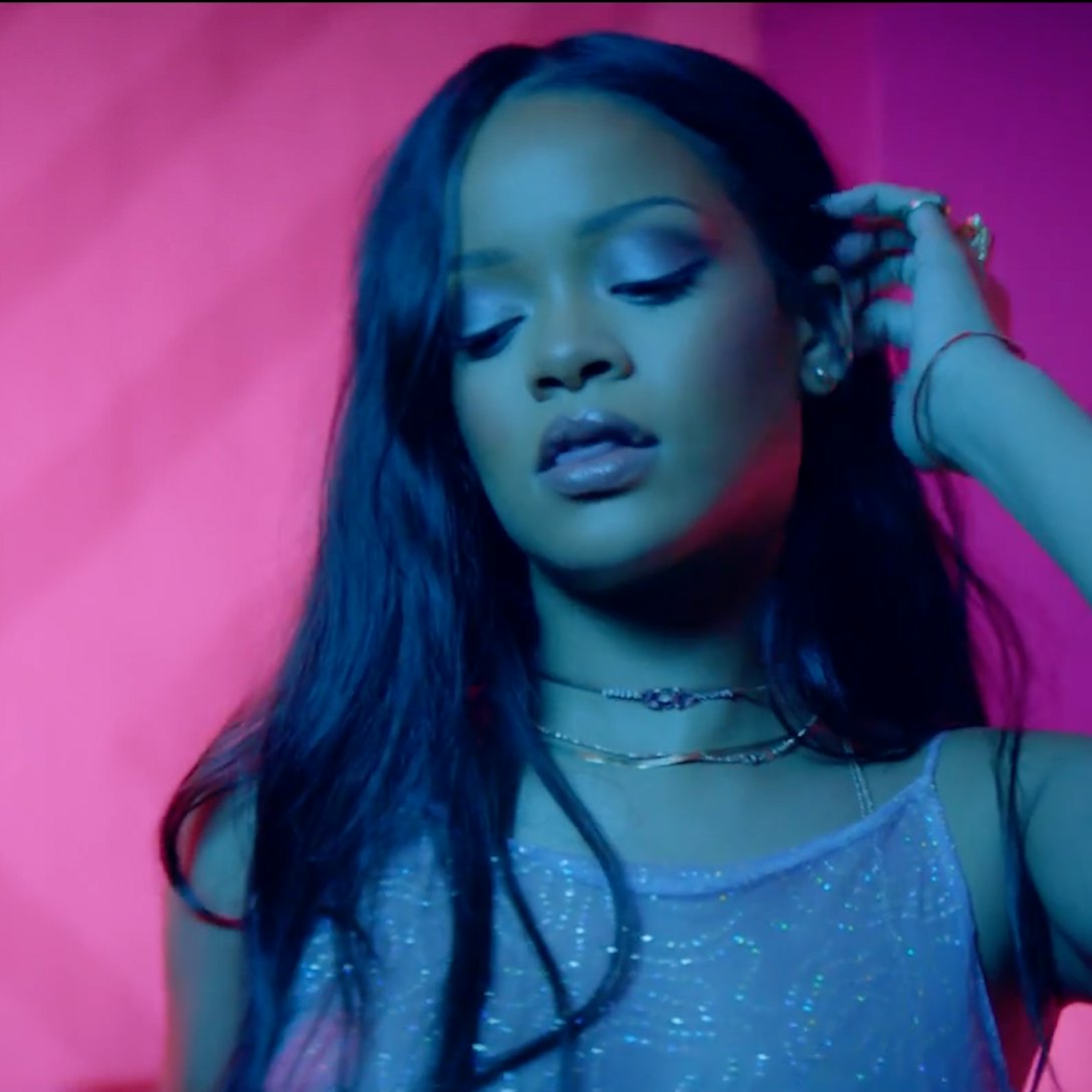 Video: Rihanna Performs on 'GMA