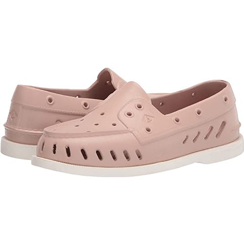 10 Shoes Similar To Crocs