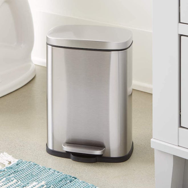 Amazon Basics Soft-Close Trash Can