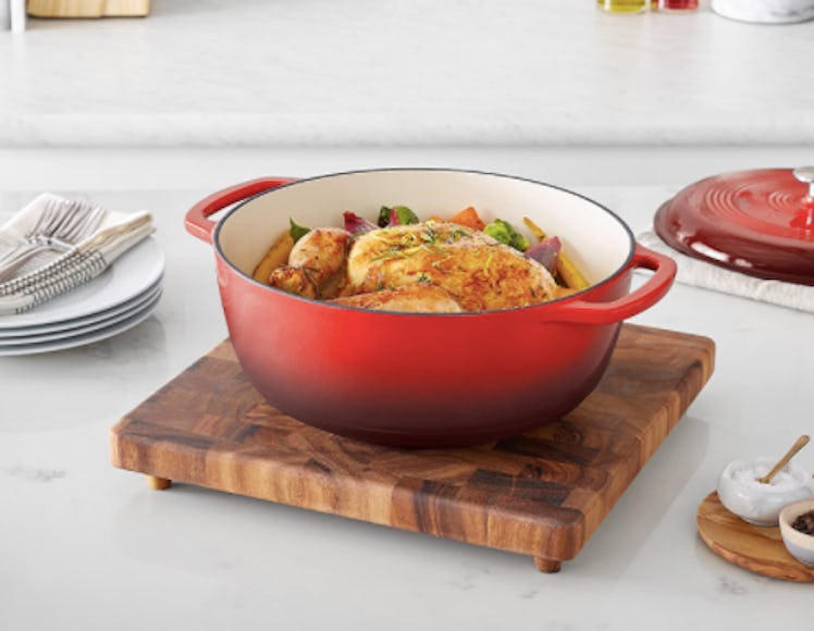 Amazon Basics Enameled Cast Iron Covered Dutch Oven, 7.5-Quart