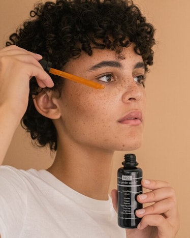 Model putting on Non Gender Specific's Everything Serum.