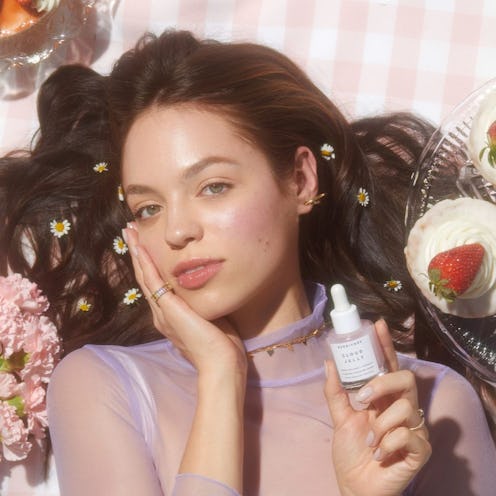 Herbivore model laying down holding product