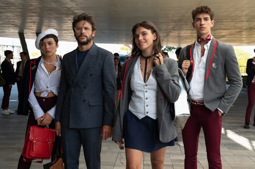 ÉLITE (L to R) CARLA DÍAZ as ARI, DIEGO MARTIN as BENJAMIN, MARTINA CARIDDI as MENCÍA, MANU RÍOS as ...