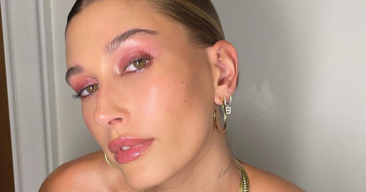 Hailey Bieber’s Make-up Artist Shares The Actual Products and solutions She Takes advantage of On The Model